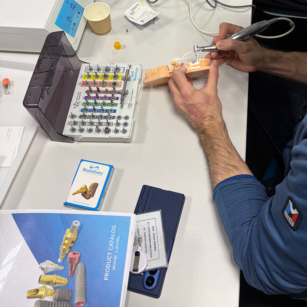 AVP-Academie-Formation-Chirurgie-Dentaire-AFD-Advanced-Implantology-Academy-AIA_formation-france-paris-implantologie-sinus-lift